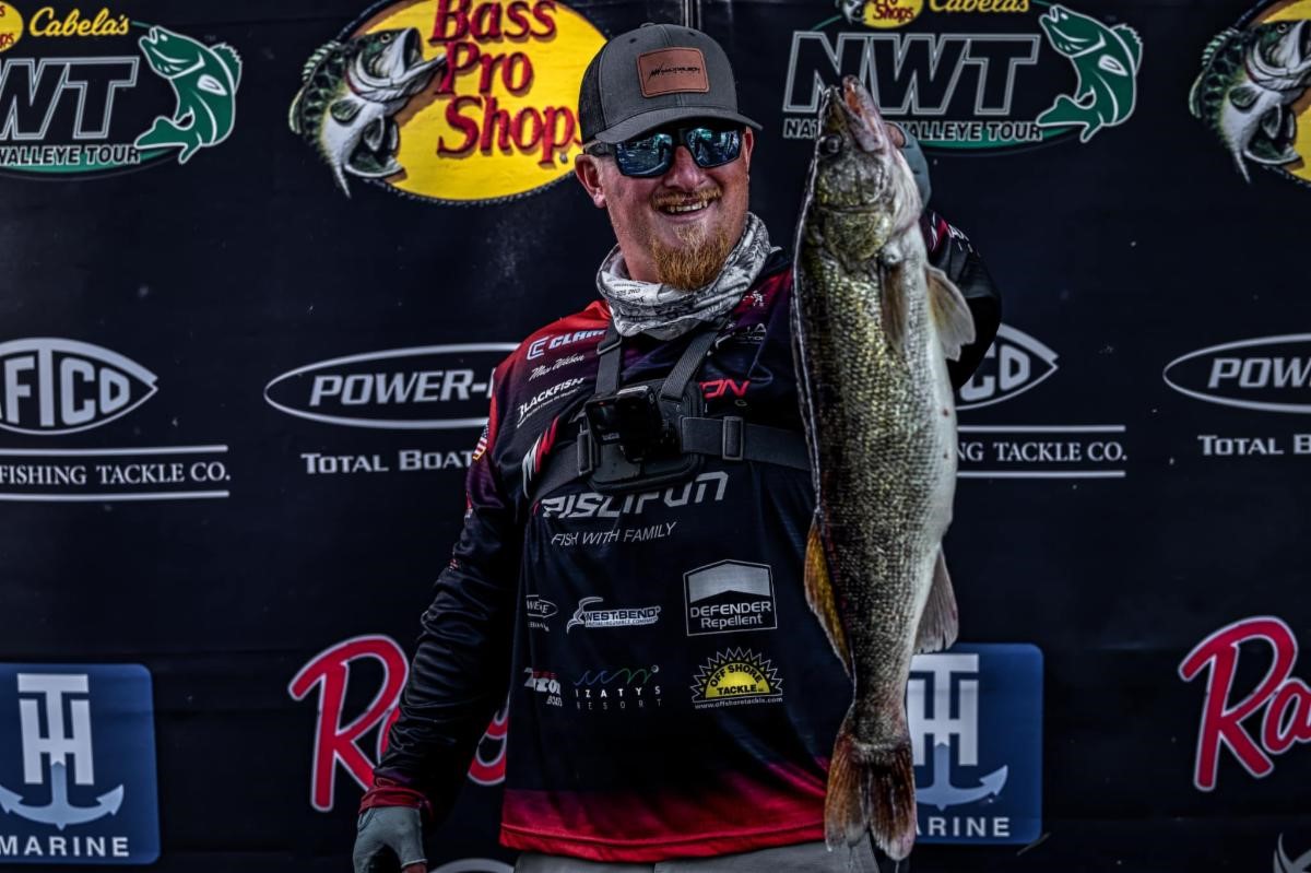 Three pros surpass 16 pounds, Wilson leads